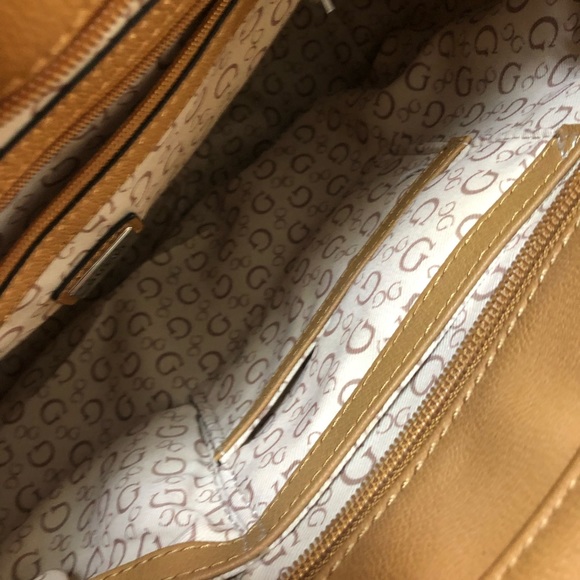 Guess Logo Embossed Carry-All - Picture 5 of 11